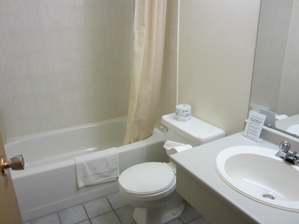 Anchor Inn Hotel Prince Rupert Habitación foto